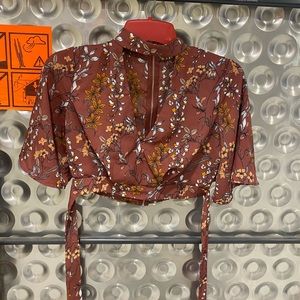 Woman’s crop top long sleeve